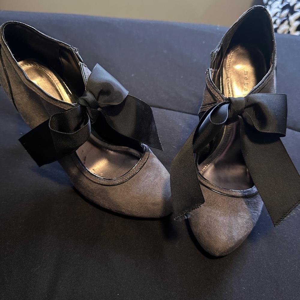 Metaphor Elegant Black Bow Heels